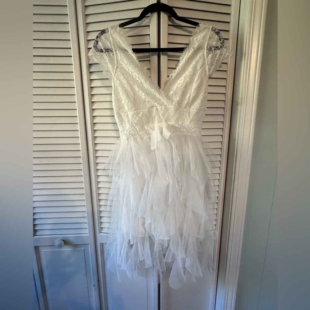 Super cute, never worn, white cocktail dress sz. M